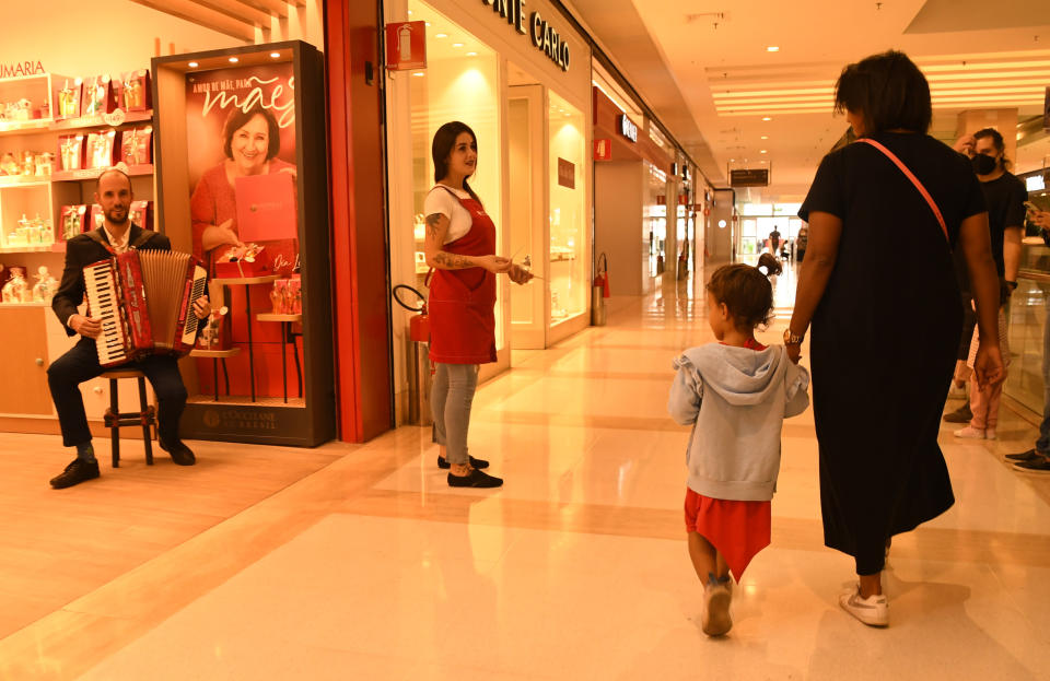Shoppings registram fechamento de 127 lojas em agosto com Polishop, Ponto e  Imaginarium entre as principais